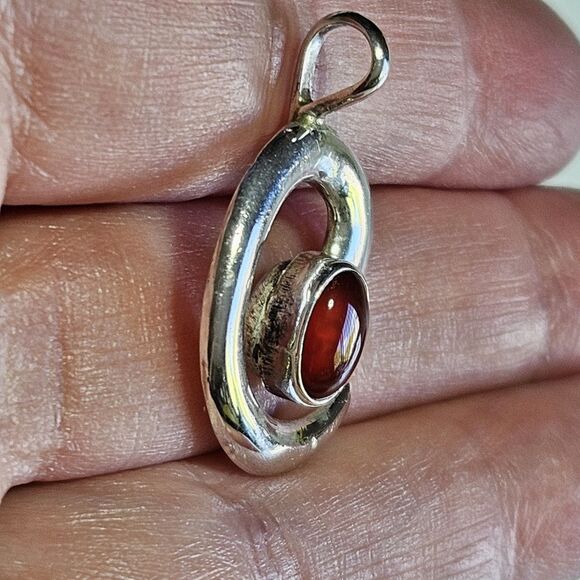 *Sale* Vintage LD Sterling Silver Swirl Pendant With Oval Garnet - Picture 3 of 10